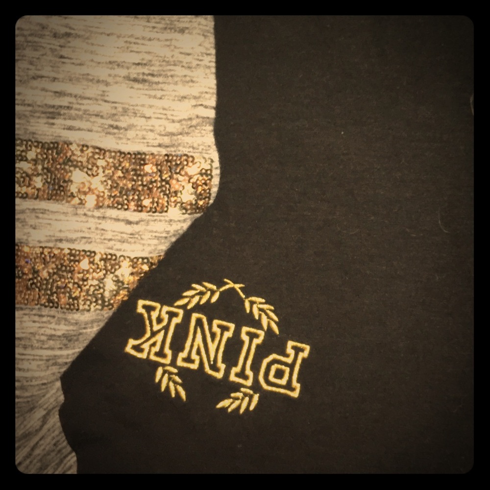 VS Pink graphic T